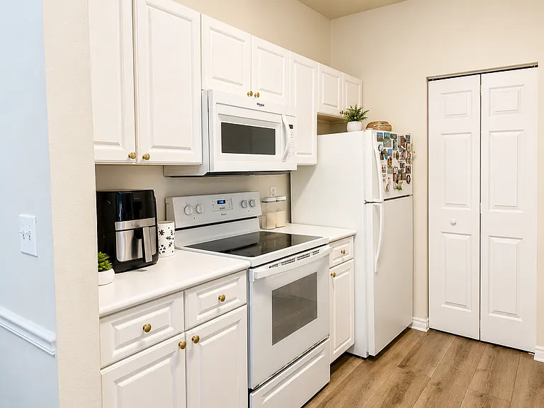 14304 Fredricksburg Dr #409 — Photo 6