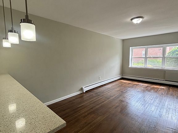4th image of 113 Lincoln Ave #11A
