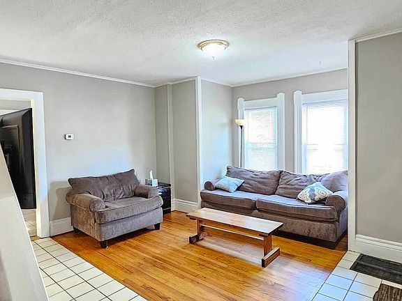 4th image of 50 Lincoln Ave
