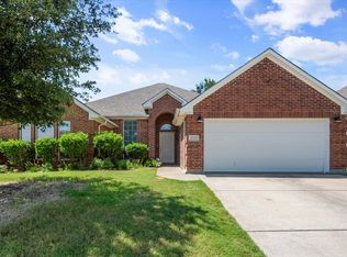 514 Crownpoint Ln, Arlington, TX 76002