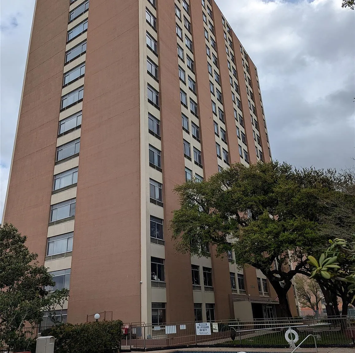 1 bed, 872 sqft, $1,300 — Photo 2