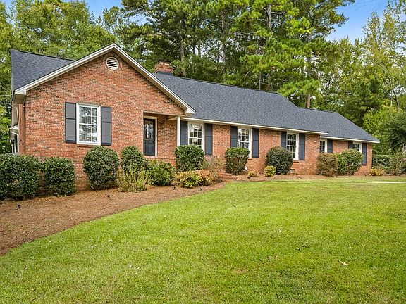 5th image of 126 Woodland Way