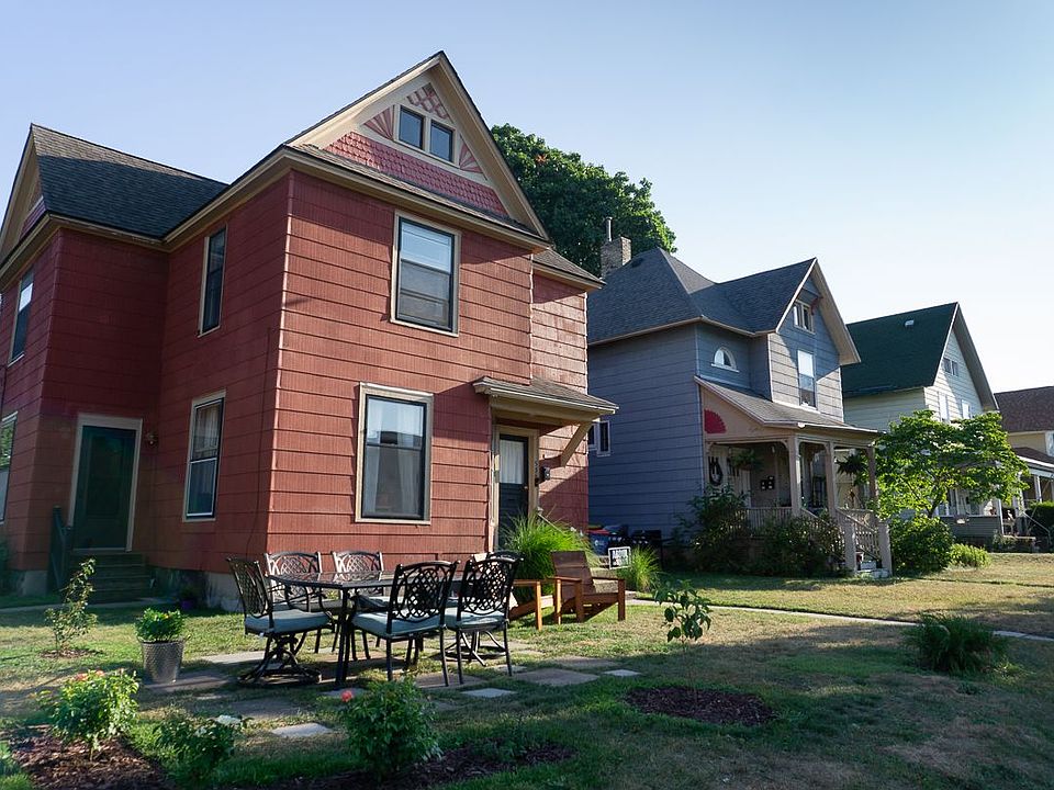 1st image of 556 Lyon St NE APT 2