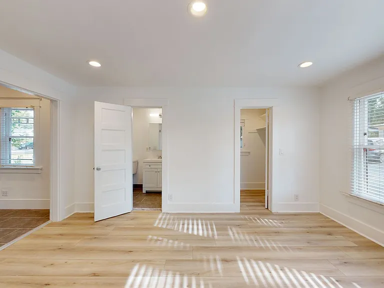 Beautifully Remodeled And Upgraded Studio Apartment In Residential Pasadena! Ask About August Mov... — Photo 2