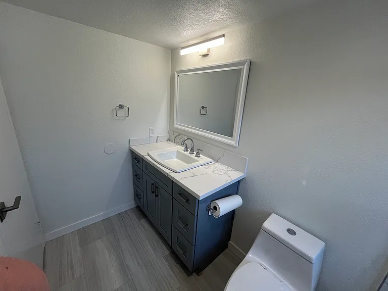Primary bedroom bathroom