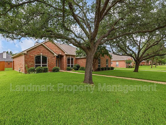 2nd image of 1612 Twin Oaks Dr