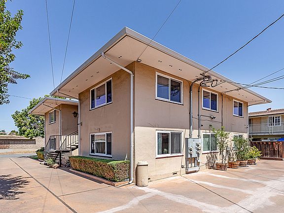 2nd image of 1868 Davis St APT 3