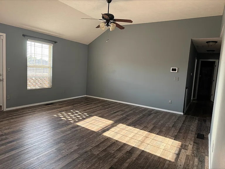 439 N Chandler Ave — Photo 18