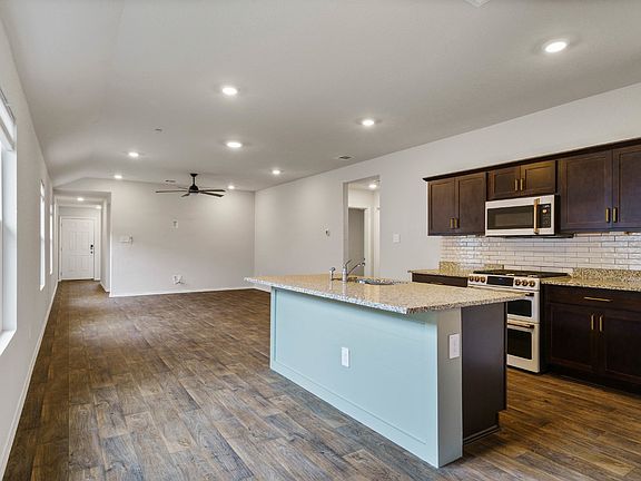 5th image of 113 Roanwood Dr