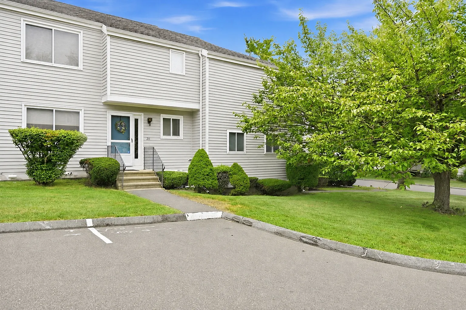 3 bed, 2.5 bath, 1499 sqft, $2,800 — Photo 1