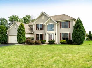 31 Peppermill Ln, Orchard Park, NY 14127