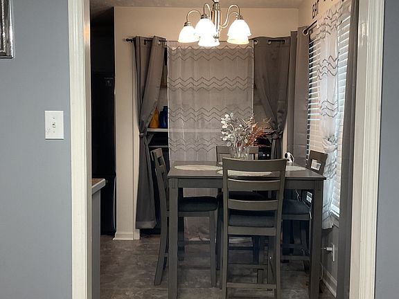 4th image of 1640 Broad Cir