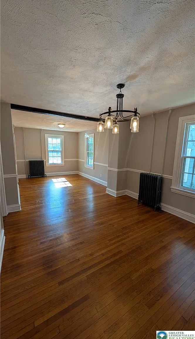 4 bed, 2312 sqft, $2,295 — Photo 3