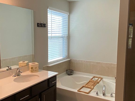 4th image of 70321 Winding River Dr