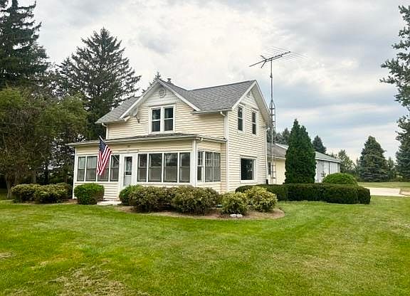 2nd image of 332 Koshkonong Rd