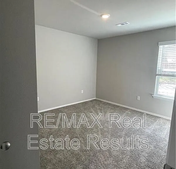 806 Comanche Dr — Photo 7
