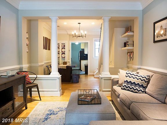 OPEN MAIN LEVEL WITH SMART BUILT-INS