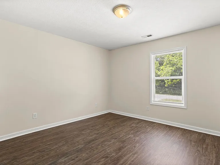 140 Lain Mark Dr — Photo 17