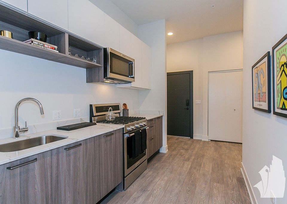 1st image of 855 N Larrabee St #388