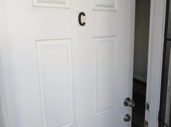 2901 School St APT C, Oakland, CA 94602