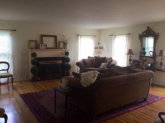 5th image of 1528 E Rockwood Blvd