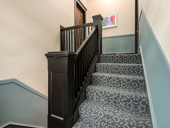 5th image of 543 W Wellington Ave #551-2N