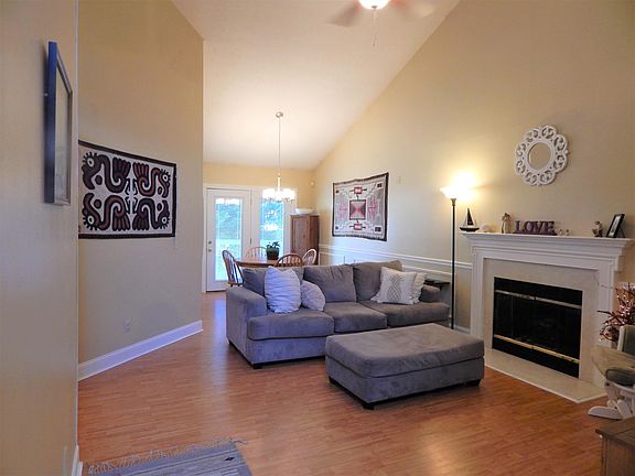 4th image of 1016 Edenbridge Way
