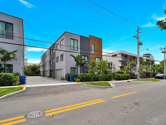 3rd image of 914 NE 4th St