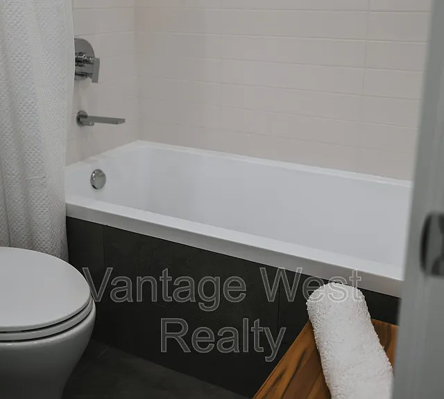 3389 Lakeshore Rd #516 — Photo 30