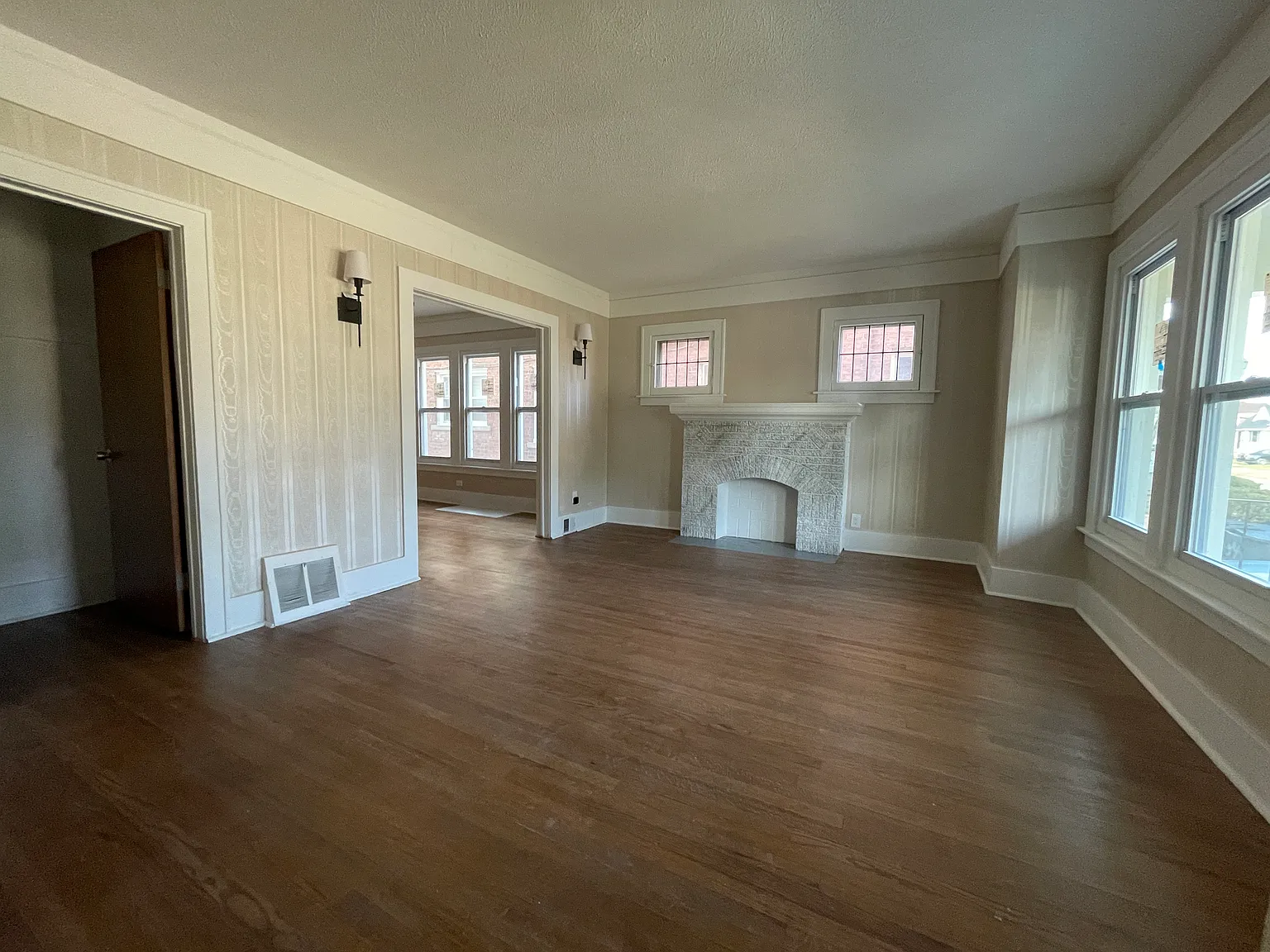 2 bed, 1160 sqft, $1,200 — Photo 2