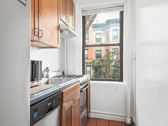 4th image of 140 E 95th St APT 2C