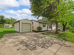 34 Plackemeier Dr, O'Fallon, MO 63366