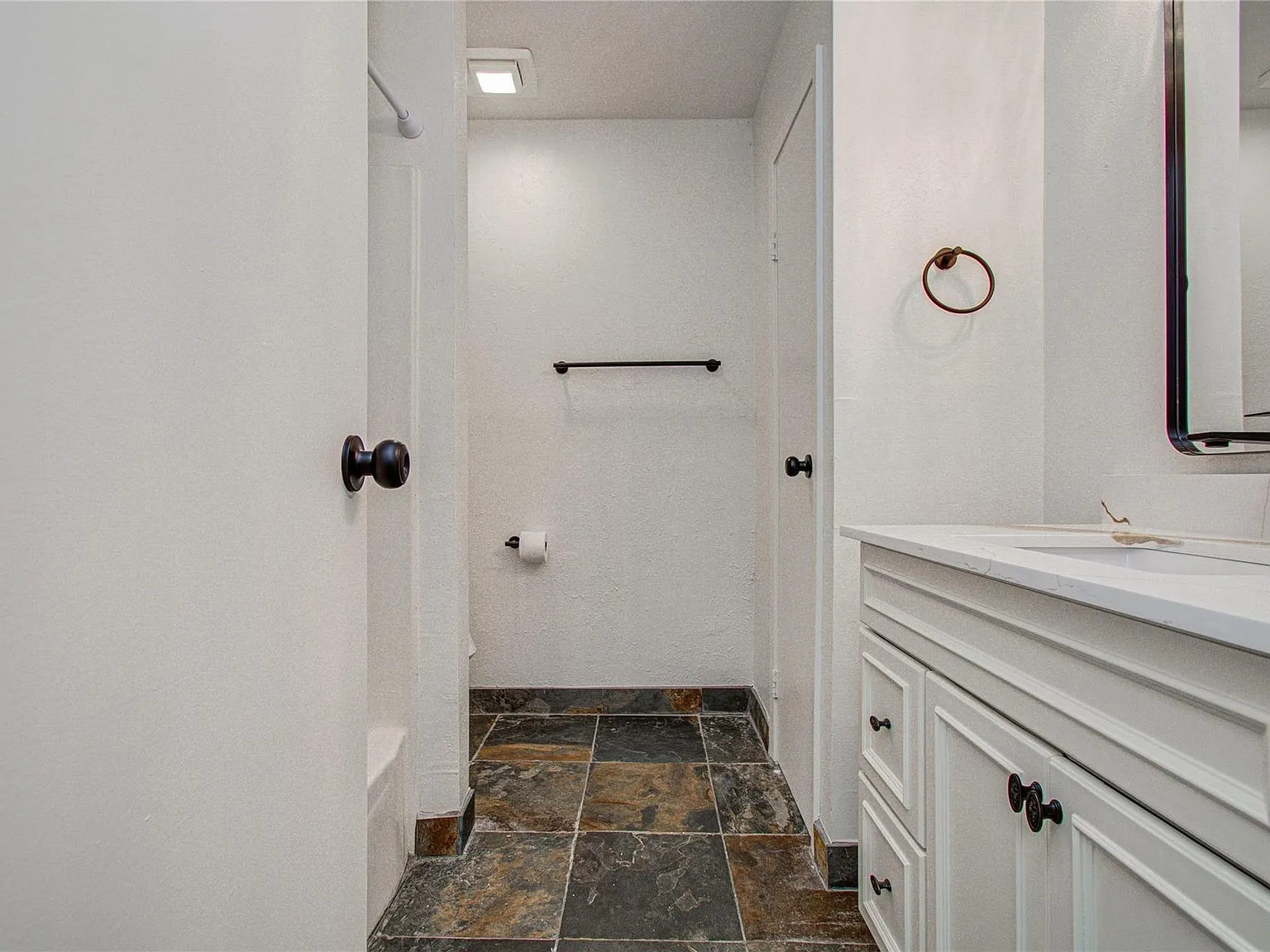 2 bed, 2.5 bath, 1168 sqft, $1,650 — Photo 4