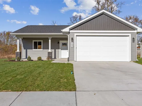 2052 Whispering Meadow Dr, Iowa City, IA 52240