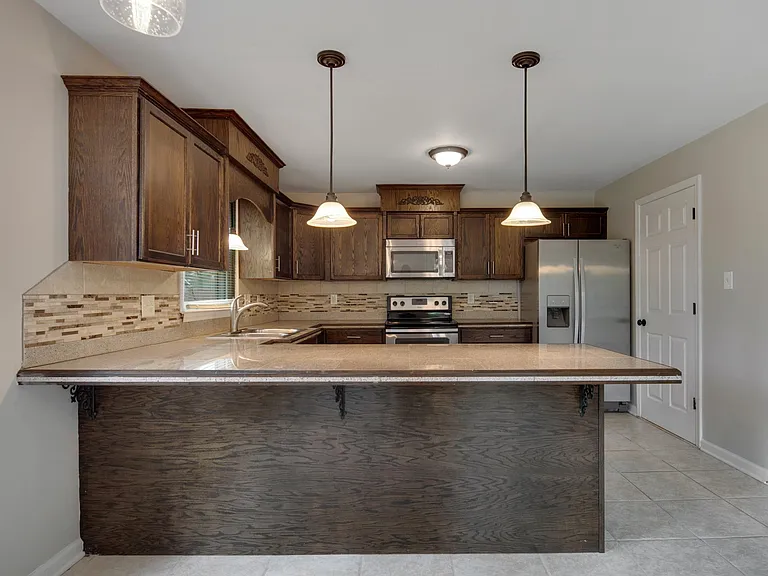 7558 Jennings Ln — Photo 10