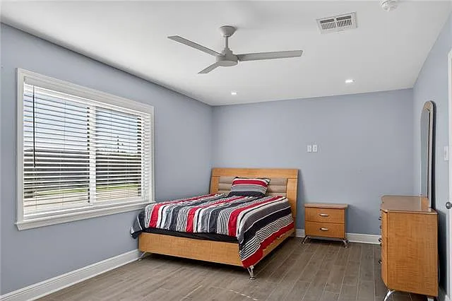 4 bed, 2.0 bath, 1391 sqft, $2,000 — Photo 2