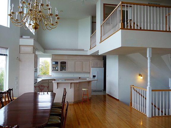 4th image of 2679 Westshore Dr NE
