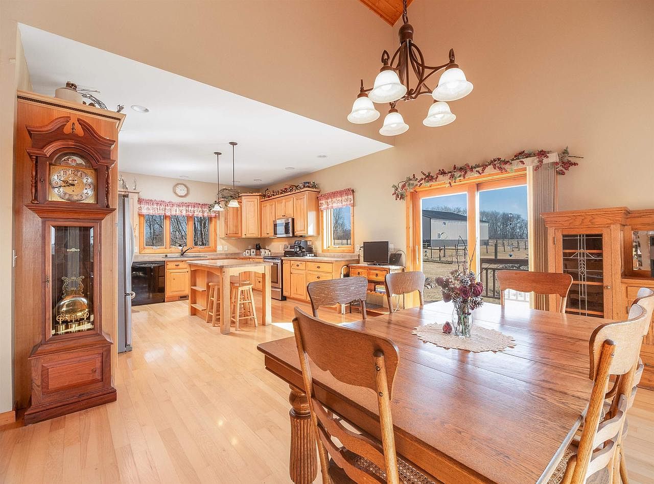 W10956 Port Road, Reeseville, WI 53579 | Zillow