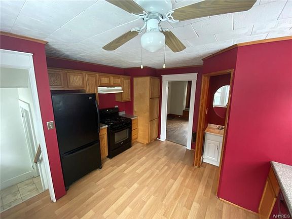 4th image of 27 Hirschfield Dr
