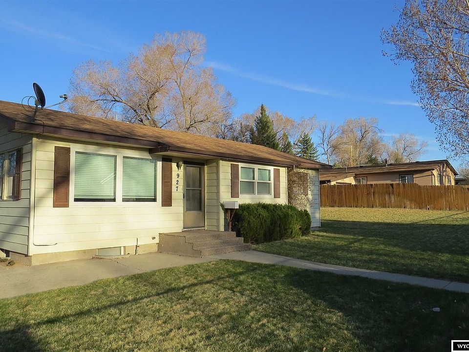 1st image of 927 Sherry Dr