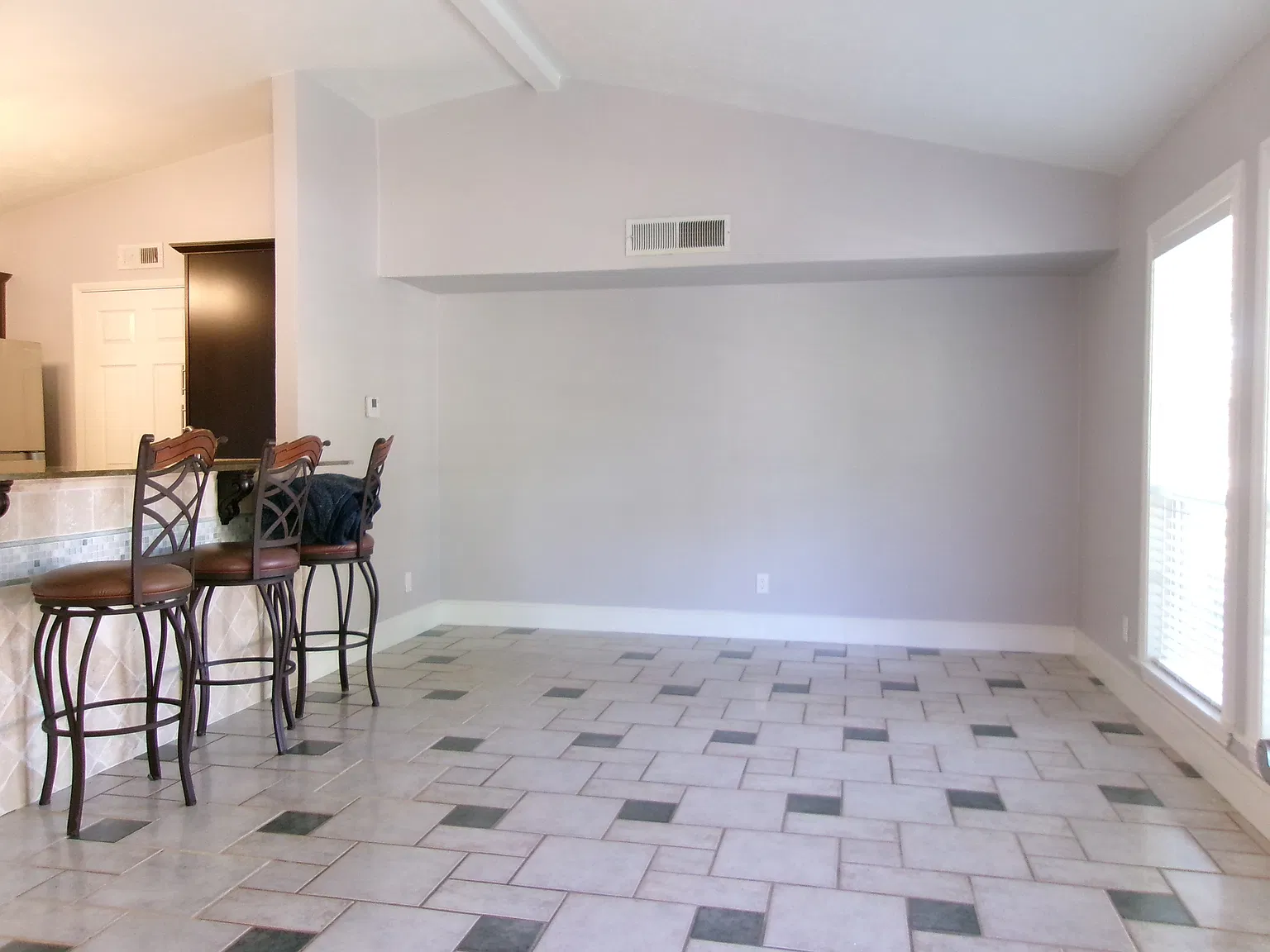 2 bed, 1032 sqft, $1,550 — Photo 4