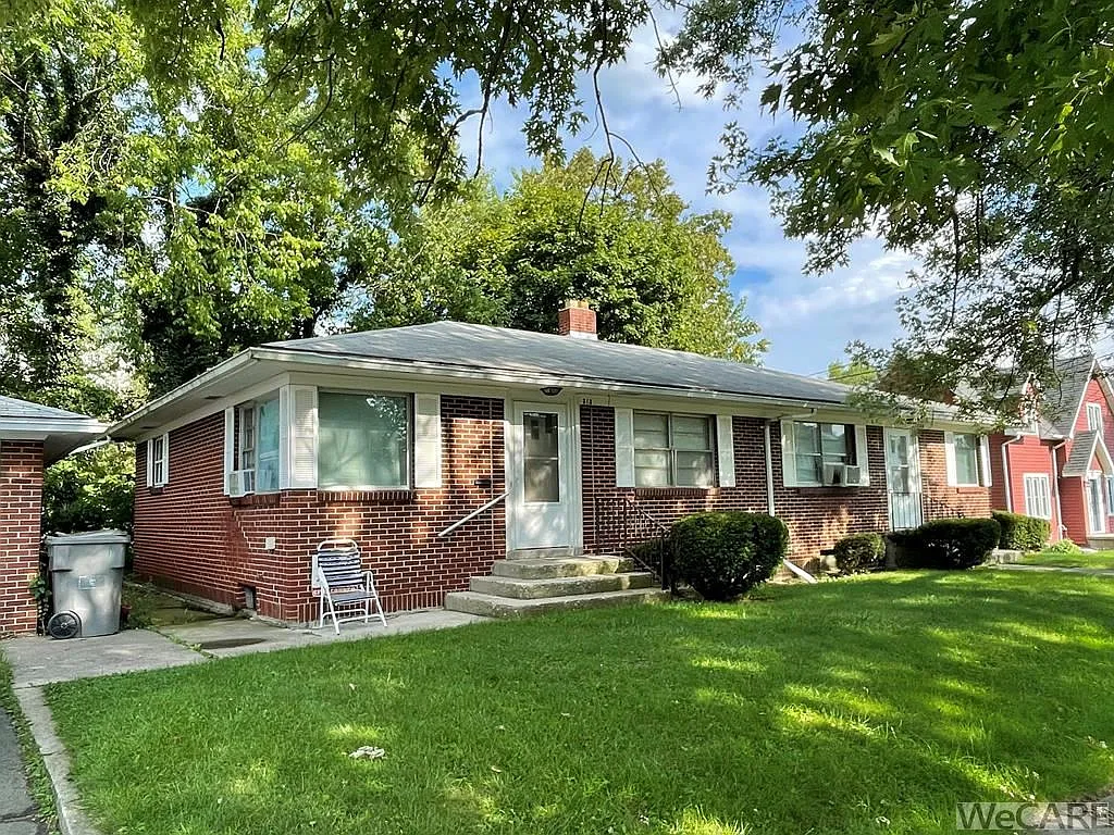 879 W Elm St photo 1