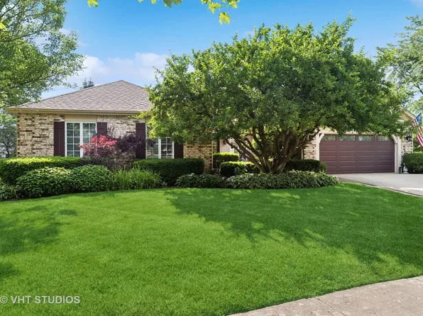 1209 Lisa Cir, Libertyville, IL 60048