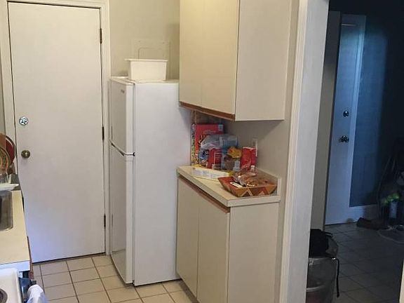 5th image of 141 Englewood Ave APT 3
