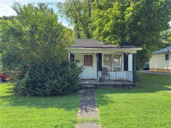 3972 39th St E, Nitro, WV 25143
