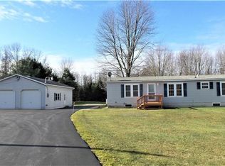 2952 Drum Rd, Middleport, NY 14105