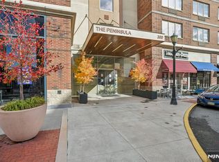 3110 City Pl, Edgewater, NJ 07020