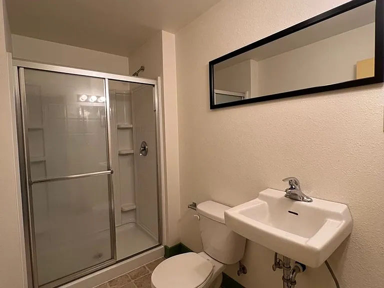 416 N Pine St — Photo 12