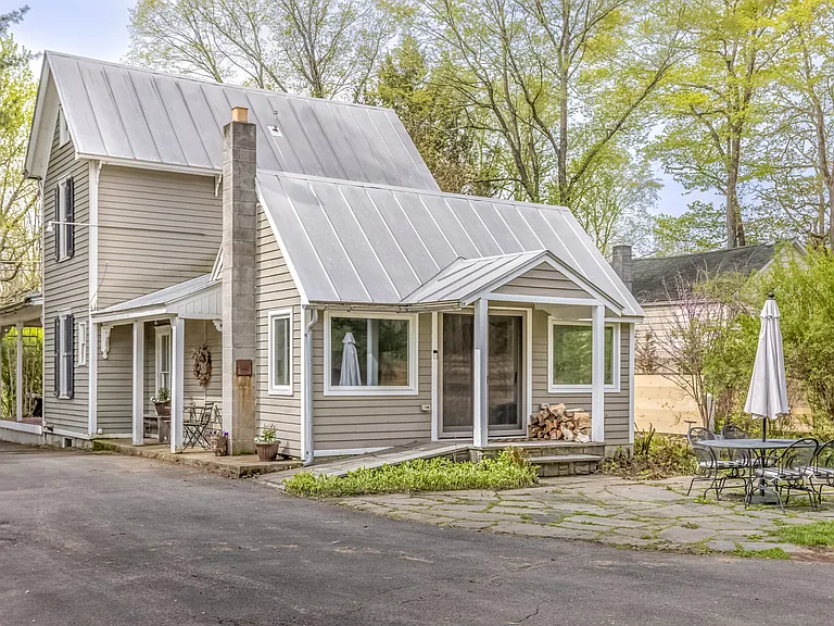70 Store Rd — Photo 3