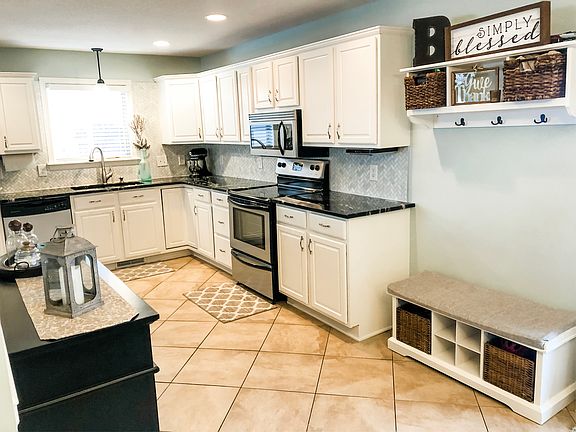 3rd image of 3823 6th St NW